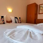 Holiday-orchid Menada Apartment *