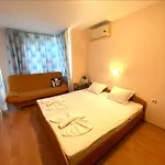 Holiday-orchid Menada Apartment *